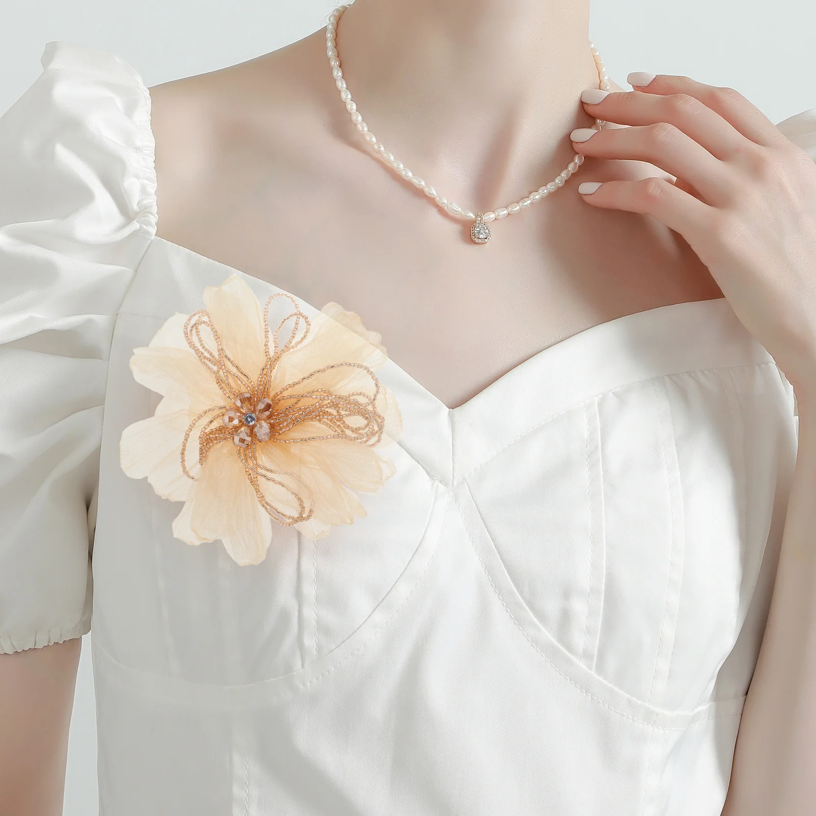 

Elegant Flower Brooch Pin for Women Delicate Fabric Flower Brooch Unique Design for Dresses Clothes Pins Party Accessory