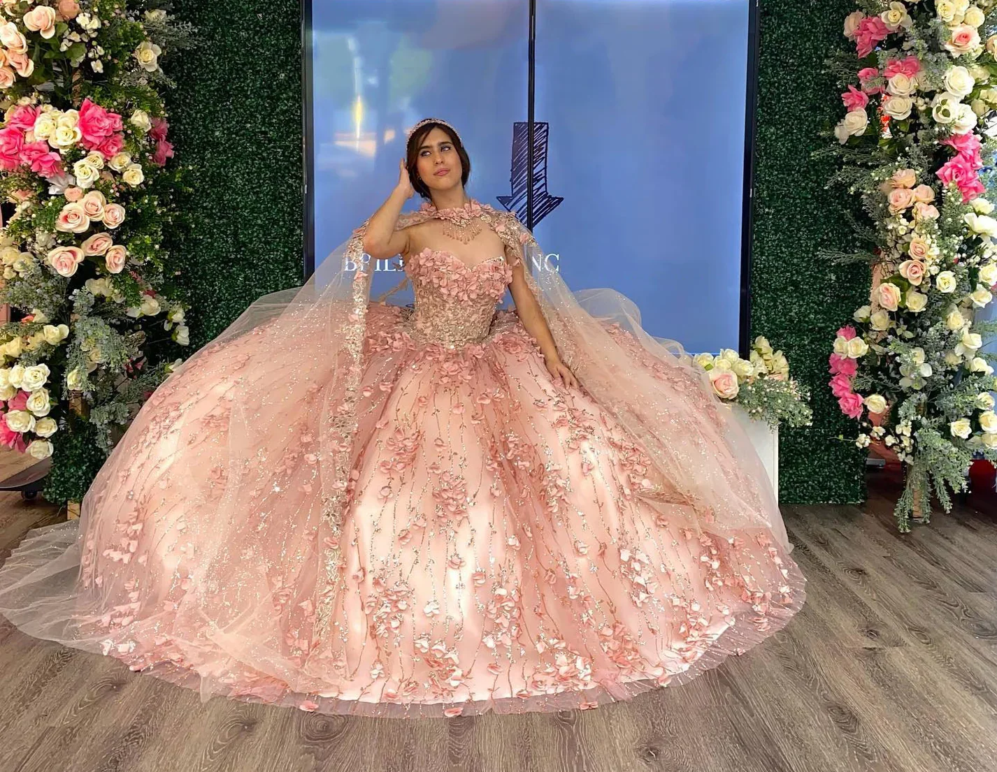 Pink Rose Gold Quinceanera Dresses For Women Ball Gown With Cape Luxury Tulle 3D Floral Appliques Beaded Sweet 16 Dress