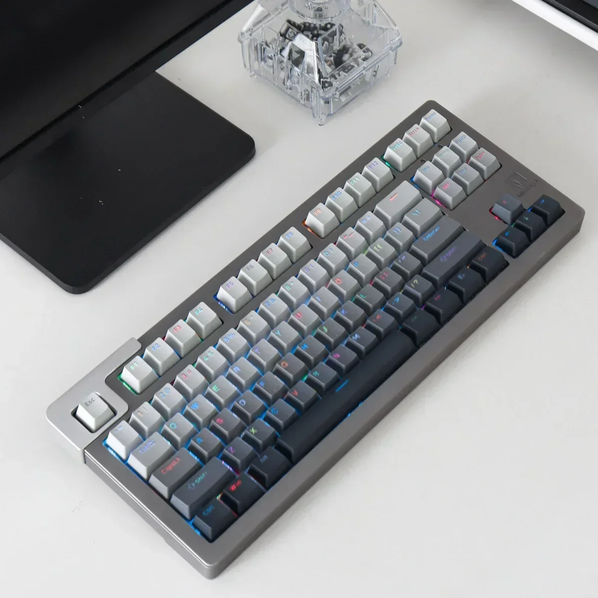 Gradual change gray engraved light 132 key mechanical keyboard keycap polar day PBT two color infection OEM height 75/87