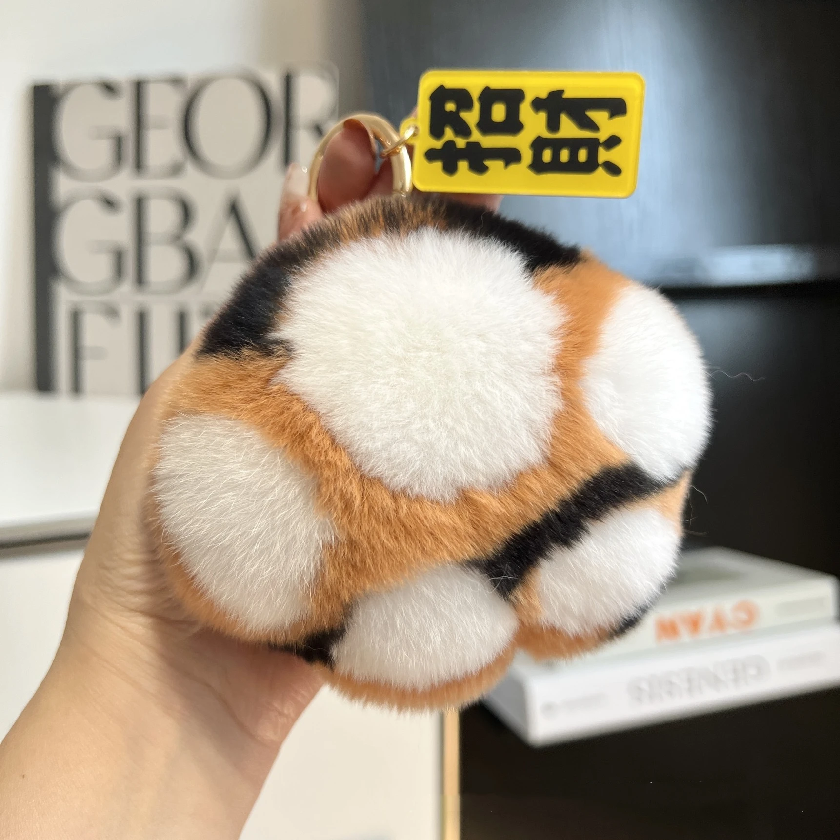 

Rabbit Fur Big Cat Paw Keychain Tiger Tail with Key Ring Bag Charms Ornmant Stuffed Animal Fluffy Soft Plush Doll Pendant