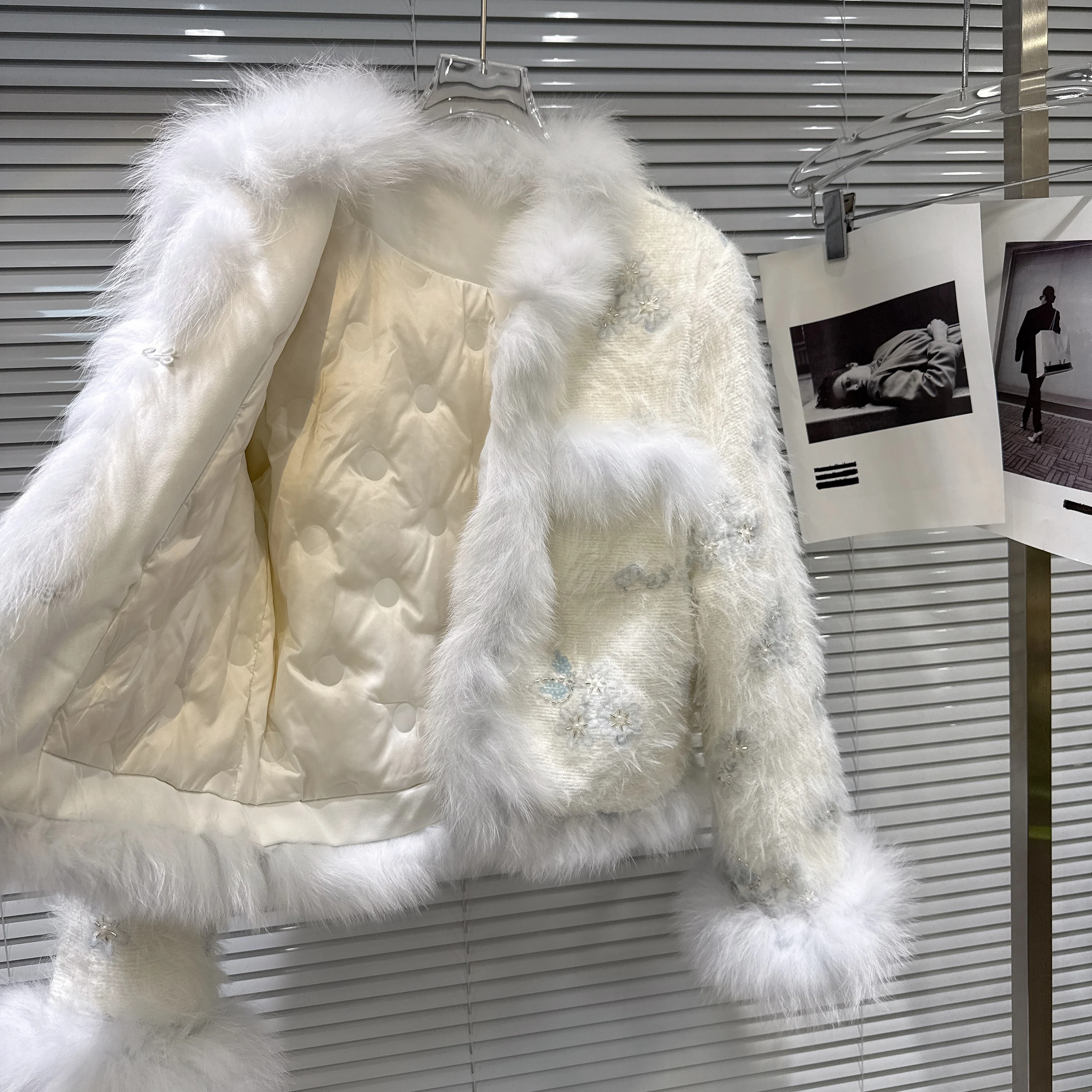 2025 شتاء جديد نمط Noblewoman الثعلب الفراء تقليم الترتر التطريز أفخم أسفل معطف قصير ، السيدات عالية الخصر سترة بيضاء #2