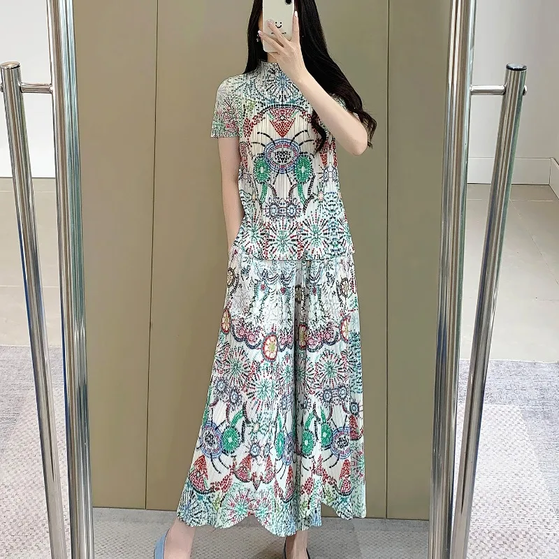 

Комплект женский Miyake: плиссированная футболка с коротким рукавом и легкие эластичные широкие брюки больших размеров, коллекция Лето 2026