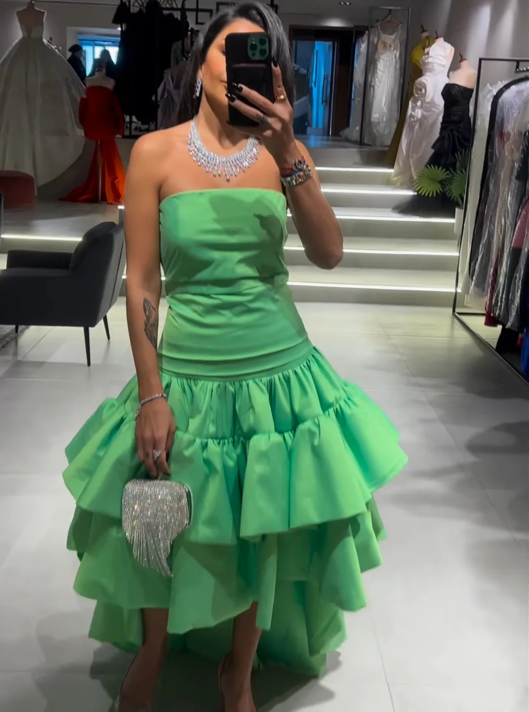 Vestidos de tafetá feminino com babados, vestido de baile Hi-Lo sem alças assimétrico, verde curto elegante