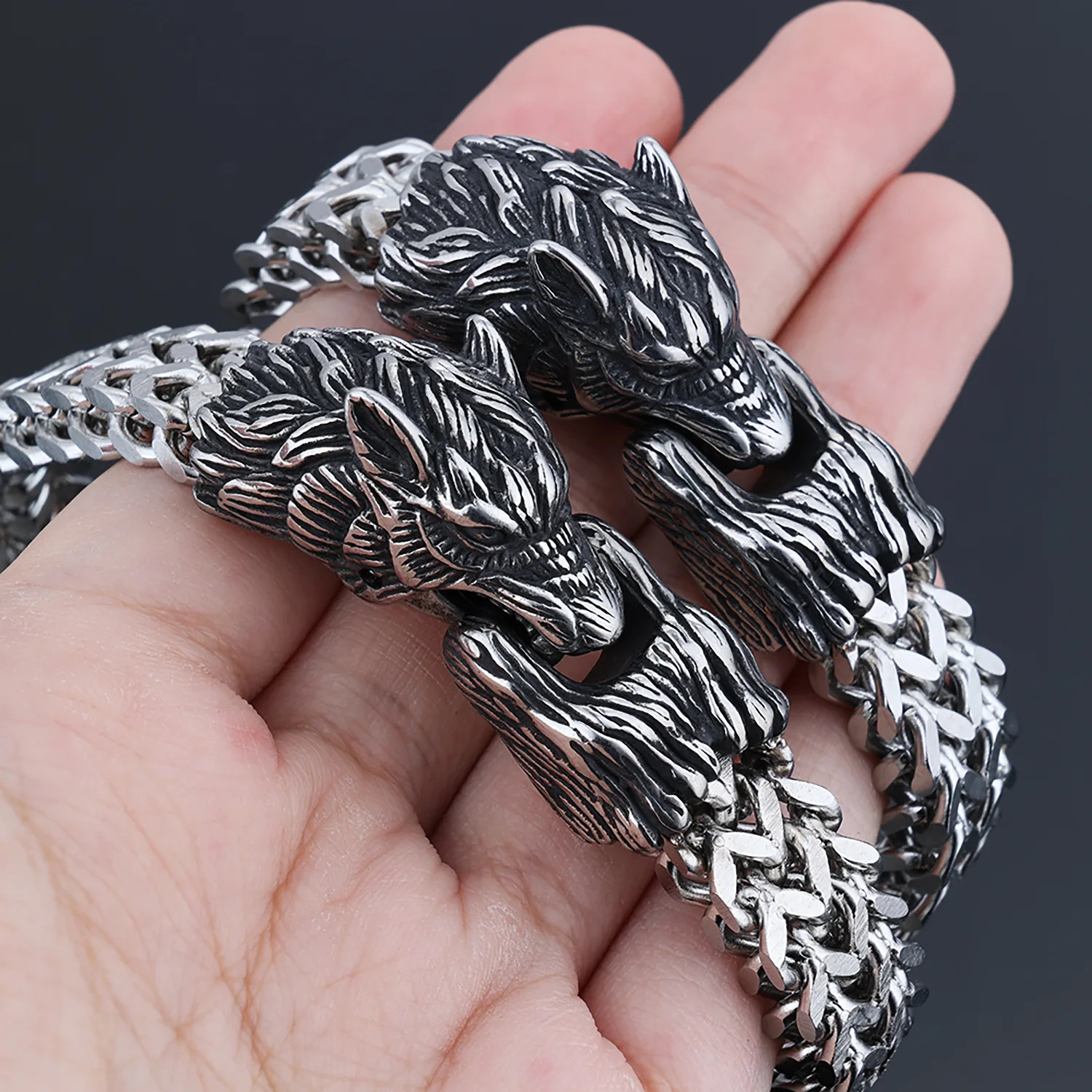 Stainless steel cross-border hot-selling European and American hot-selling animal series wolf head shape woven bracelet