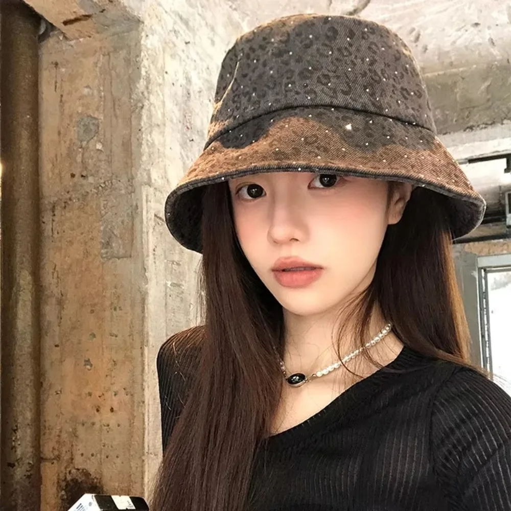 ليوبارد طباعة صياد قبعة مطرزة الراين دلو القبعات حافة كبيرة تغطي الوجه واقية من الشمس حوض قبعة الربيع الصيف