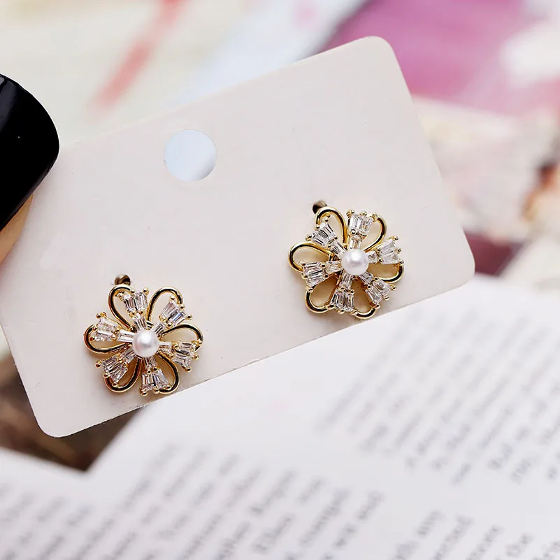 

Rotating stud earrings can turn zircon pearl 925 silver needle earrings, a popular female Internet celebrity