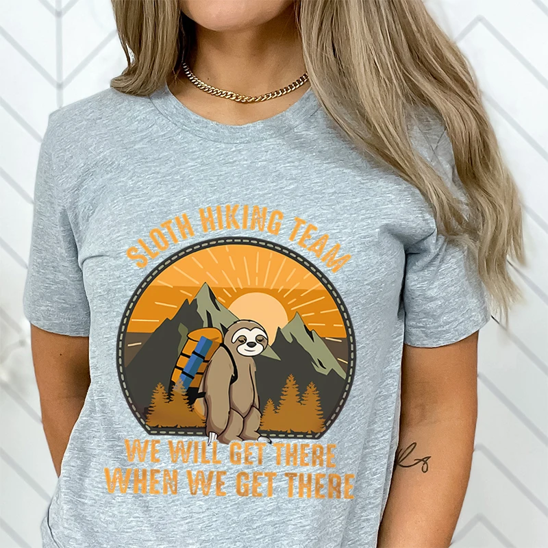 Camiseta con estampado del equipo de senderismo de perezoso, regalos para amantes del senderismo y aventura, camiseta de manga corta con cuello redondo, camiseta Retro divertida de Moutainers de perezoso