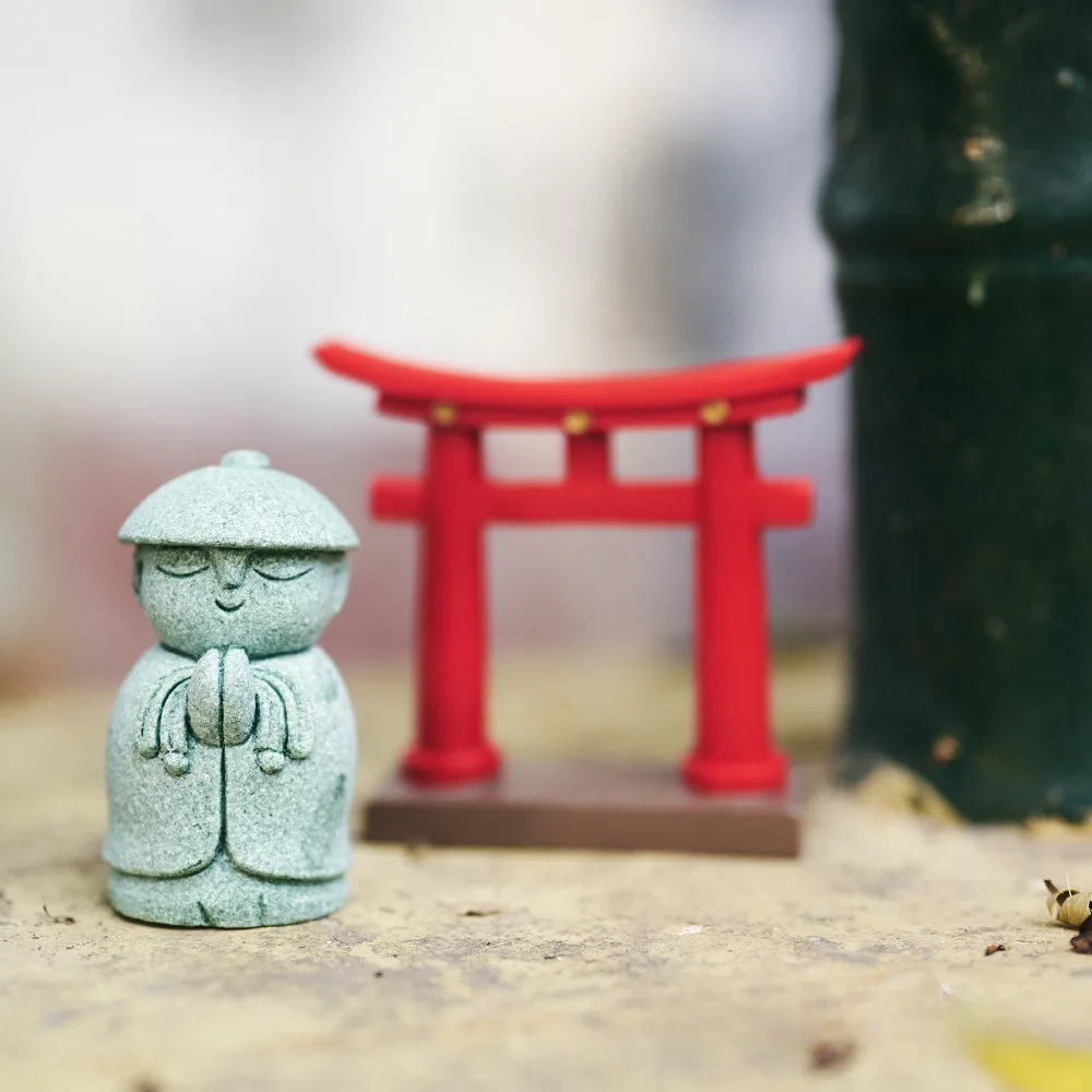Japanse Boeddha Beeldje Geluk Feng Shui Bidden Monnik Standbeeld Miniatuur Ornament voor Aquarium Aquarium Huis Tuin Decor