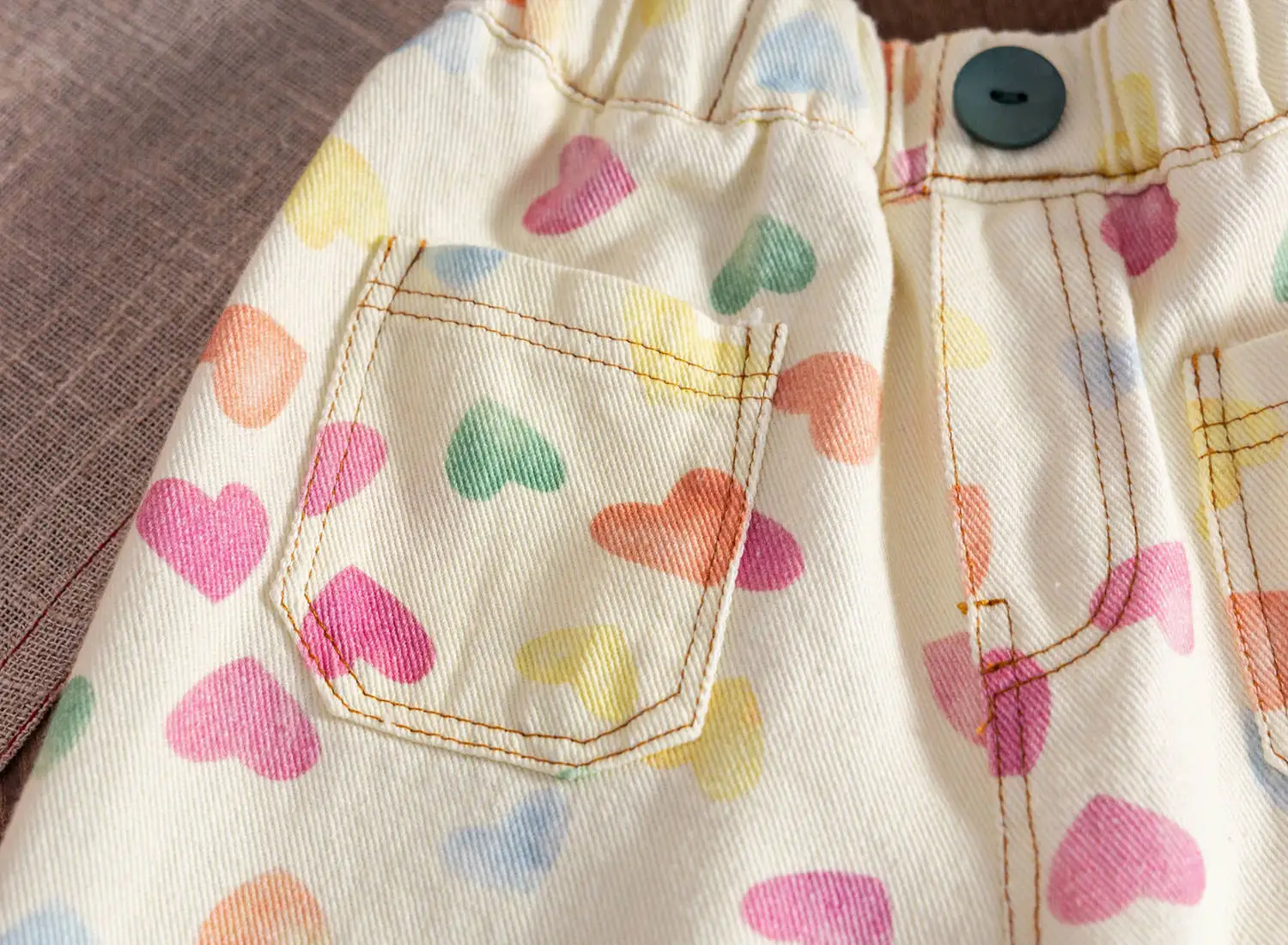 New Spring Autumn Kids Pants coloful heart printed children straight jeans Girls loose denim Trousers