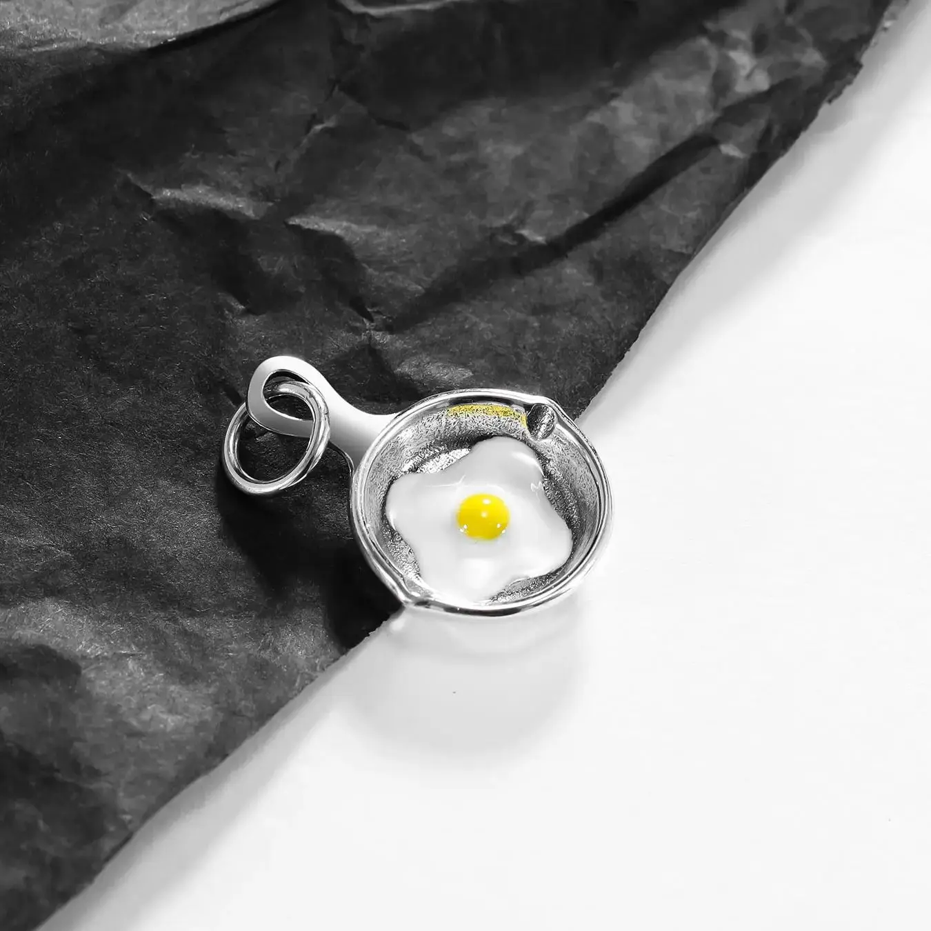 

DJ128 genuine 925 sterling silver fashionable and exquisite keychain accessory, enamel-fried eggs with only one side cooked pend