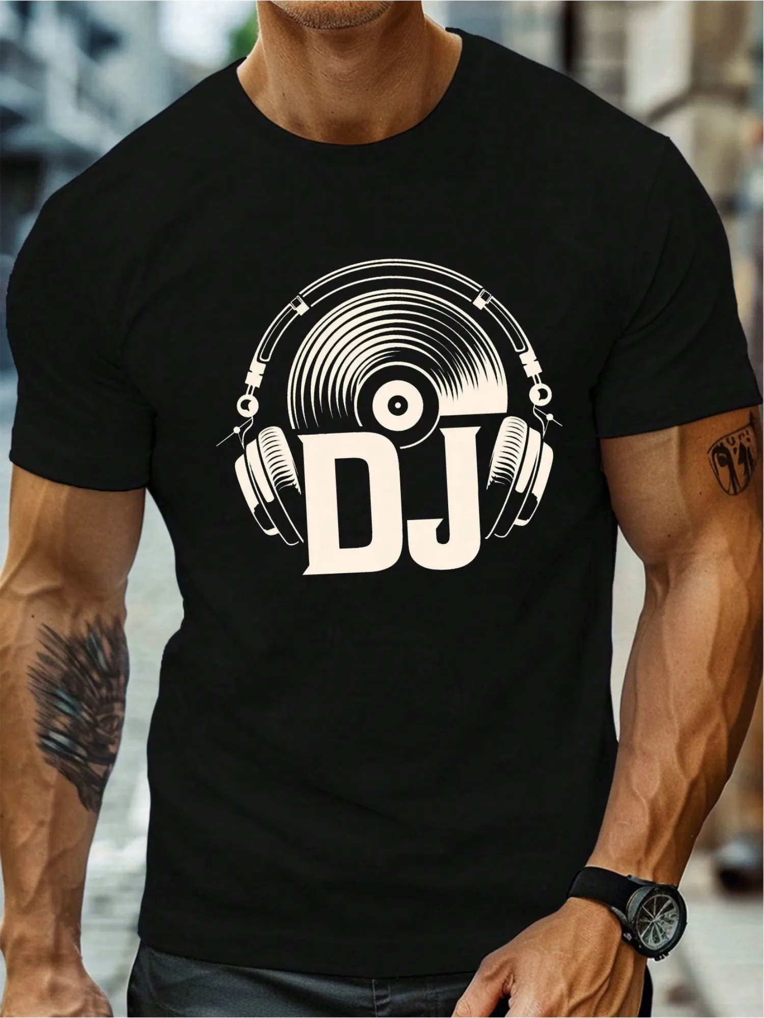 

Мужская футболка с круглым вырезом и короткими рукавами с логотипом DJ и принтом вращающейся пластины, повседневная футболка, повседневный удобный легкий топ