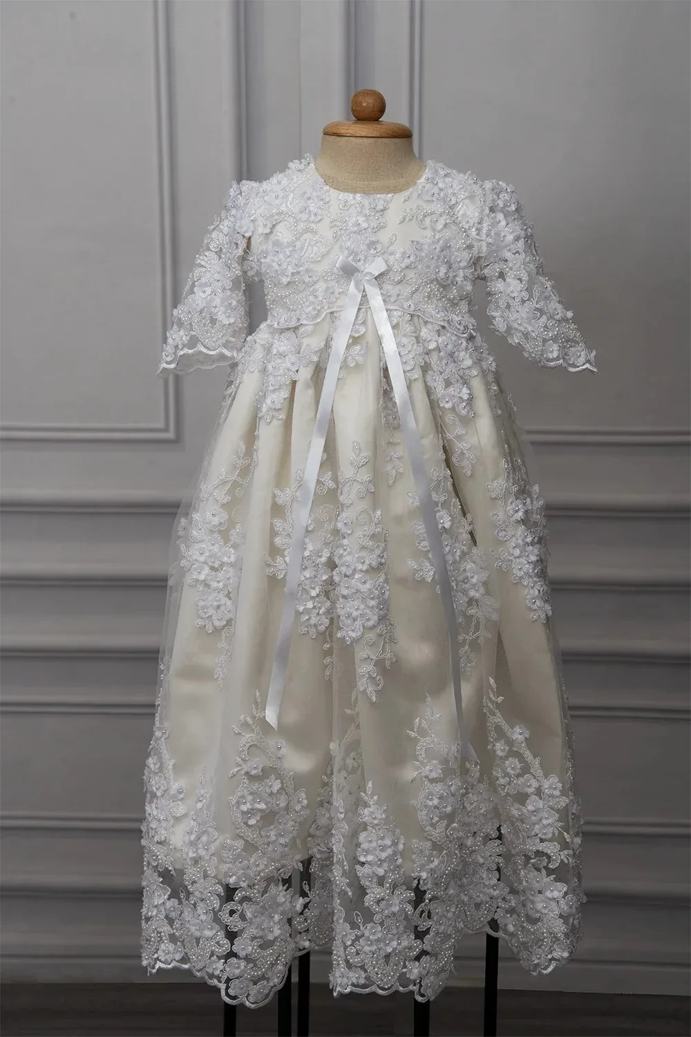 ホワイト高級フラワーガールドレス結婚式用ビーズレースアップリケベビーガール誕生日ドレス初聖体ドレスカスタマイズ