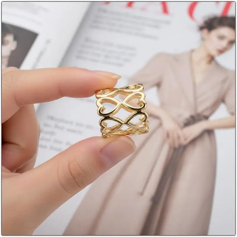 1/4Pcs Alloy Circle Scarves Brooch Pins Metal Heart Hollow Out Silk Scarf Buckle Ring Clips For Women Girls Clothing Accessories