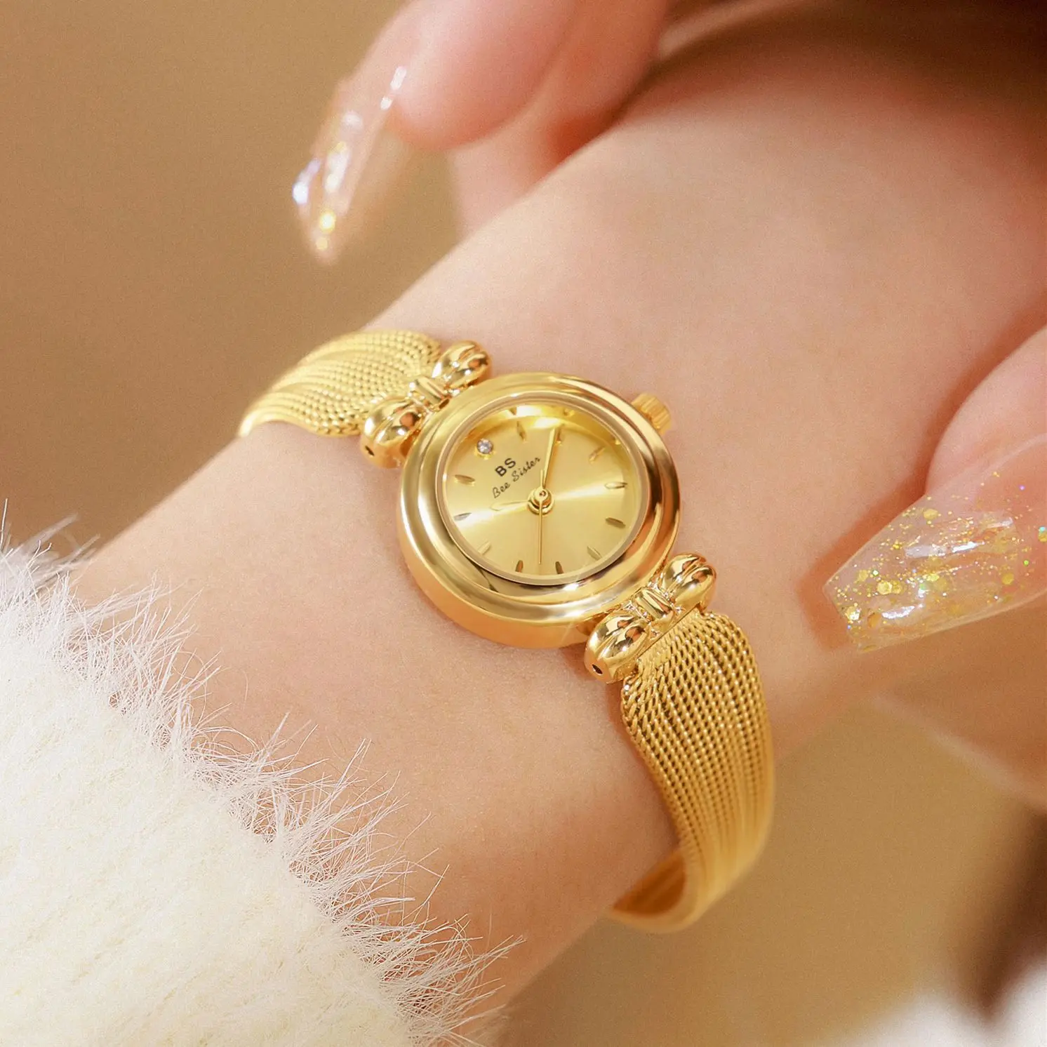 Light Luxury Fashion Women's Watches Simple Elegant Temperament Circular Dial Quartz Ladies Watch Wheat Shaped Strap Wristwatch