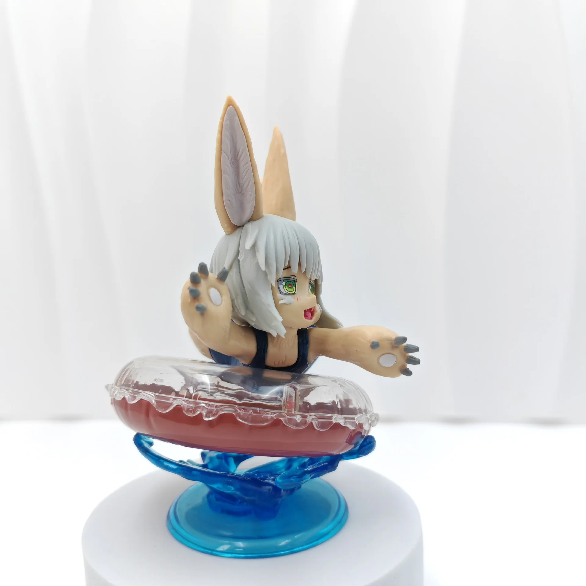 Anime Made in Abyss Nanachi q-versie kawaii badpak Action Figure PVC Modus standbeeld Speelgoed Pop Auto ornamenten Collectie Geschenken