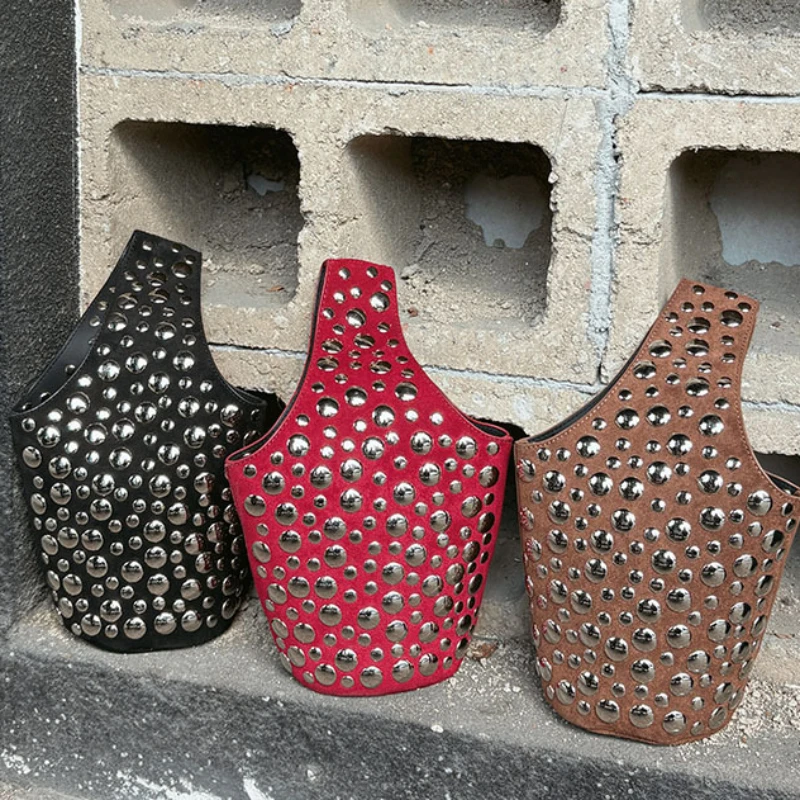 

Модная универсальная сумка на плечо в стиле панк с металлическими шипами, нишевый дизайн, высококачественная сумка из искусственной кожи с заклепками, крутая женская сумка с заклепками