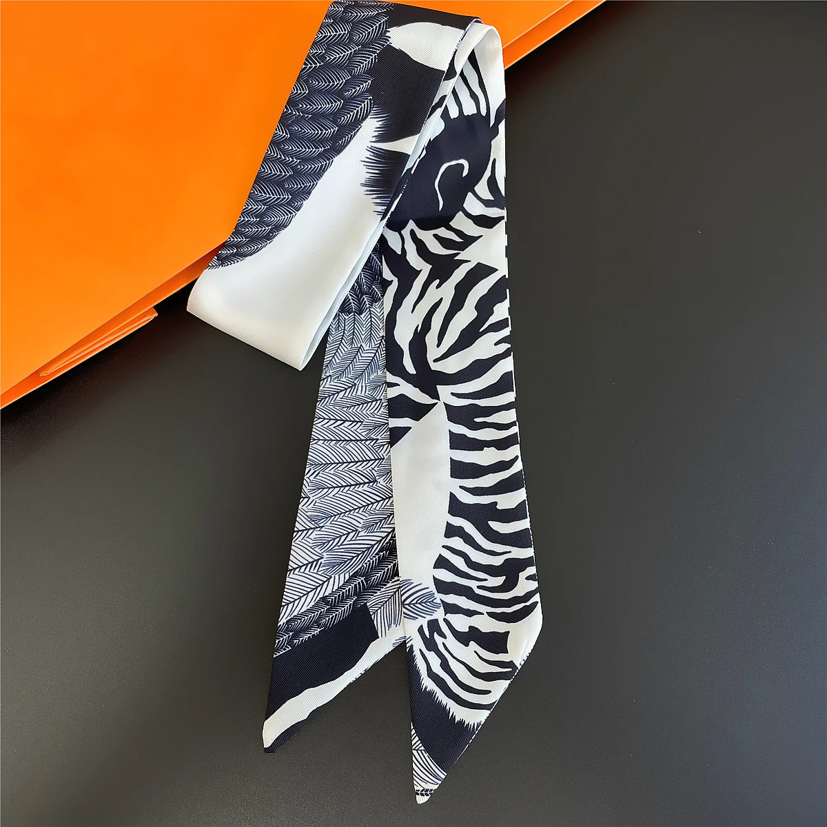 2023 Brand Design Pegasus Zebra Women Scarf Luxury Silk Scarf Fashion Hair Headband Foulard Skinny Bag Scarves Neckerchief