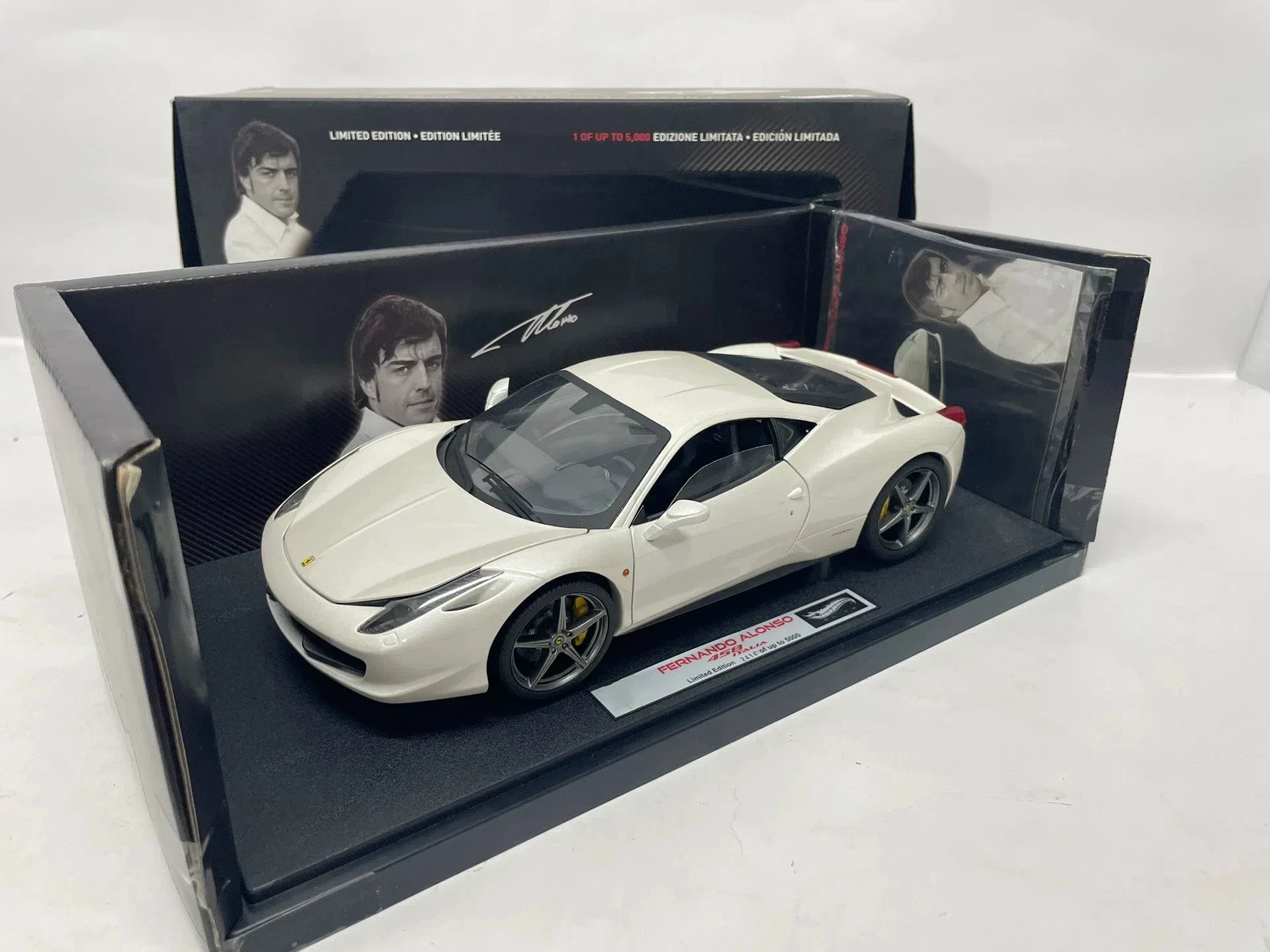 

HW 1:18 458 Italia Alonso White Simulation Limited Edition All Open Alloy Metal Static Car Model Toy Gift