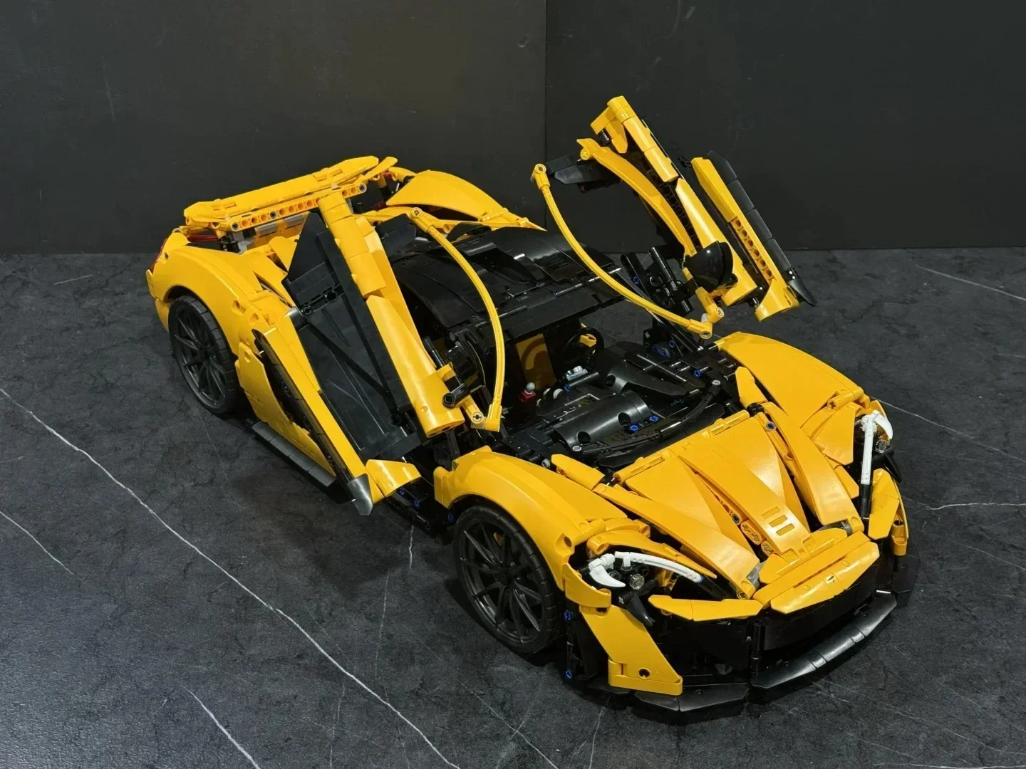 

3893 шт., совместимая с техническими зданиями 42172 P1, декоративная модель для взрослых, спортивный автомобиль для мальчика, рождественские подарки