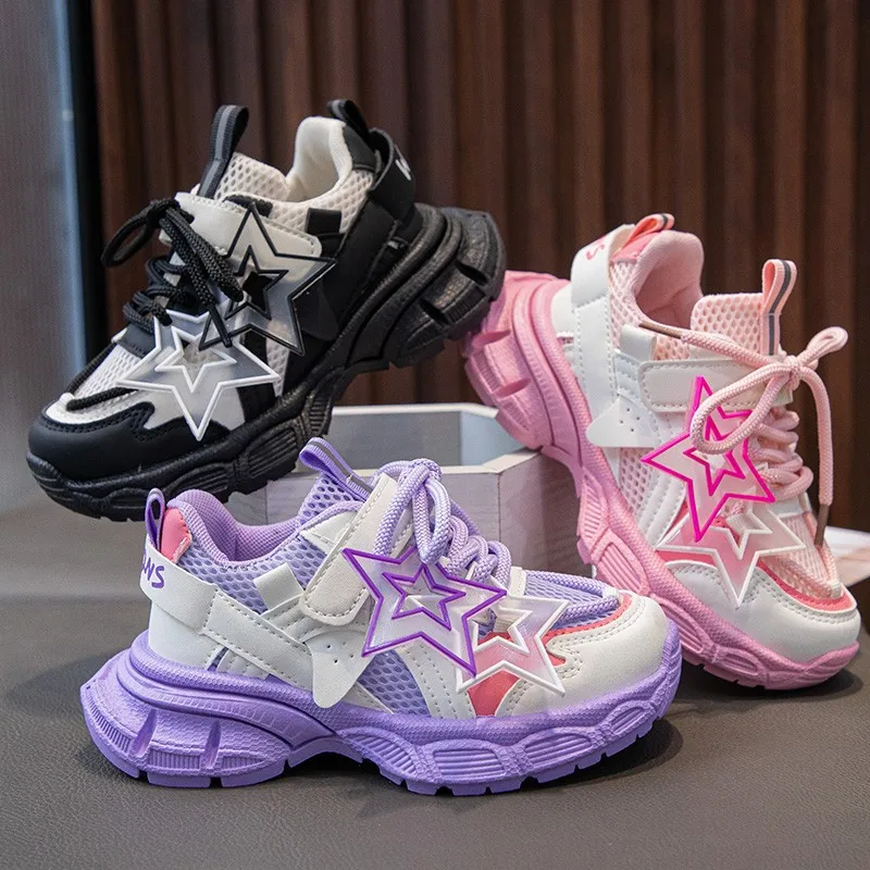 

Детские повседневные кроссовки на платформе для девочек, новинка 2026 года, летние спортивные кроссовки из сетки с мягкой подошвой, дышащие, стильные, универсальные, для школы