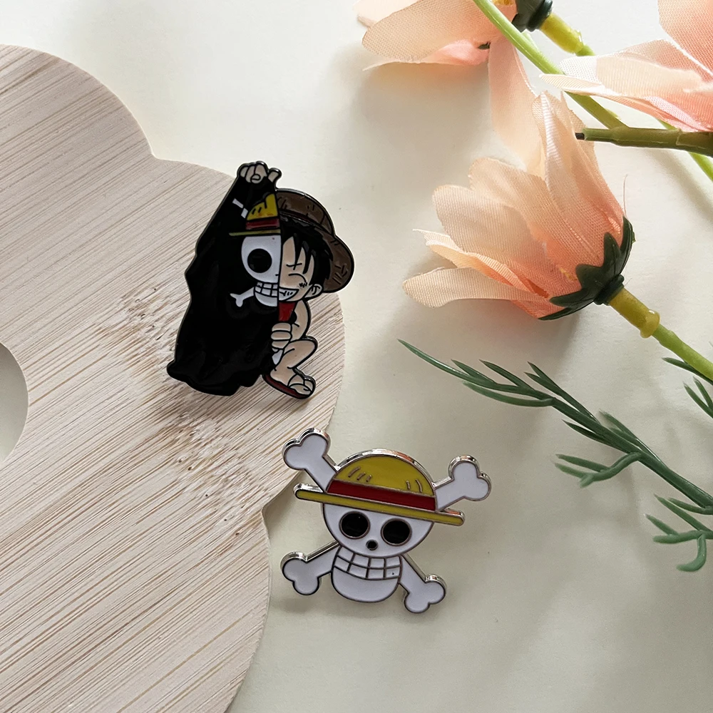 Conjunto de 2 Broches de Lapela Esmaltados One Piece Luffy Anime para Mochila, Acessório de Joalheria Masculino e Feminino, Emblemas de Anime Estilosos