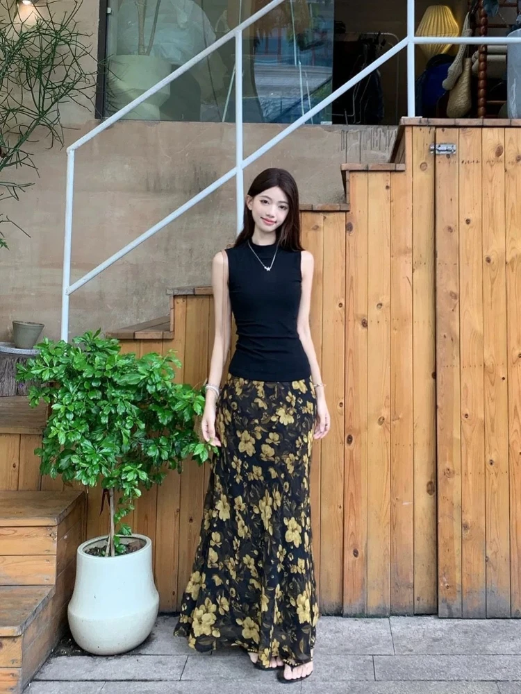 

Elegant Women’s Two Piece Outfit Sleeveless Black Camisole Floral Long Skirt Perfect for Summer Style​