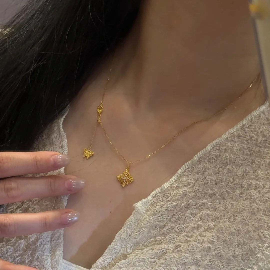 Similar To Korean and Japanese Celebrities - Butterfly-shaped Four-leaf Clover Pendant Necklace - Cubic Zirconia Stones