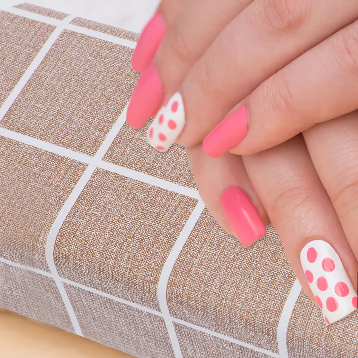 

1 set European Style Manicure Mat Sets Hand Pillow Soft Comfortable Pu Cushion for Professional Nail Art Easy Storage
