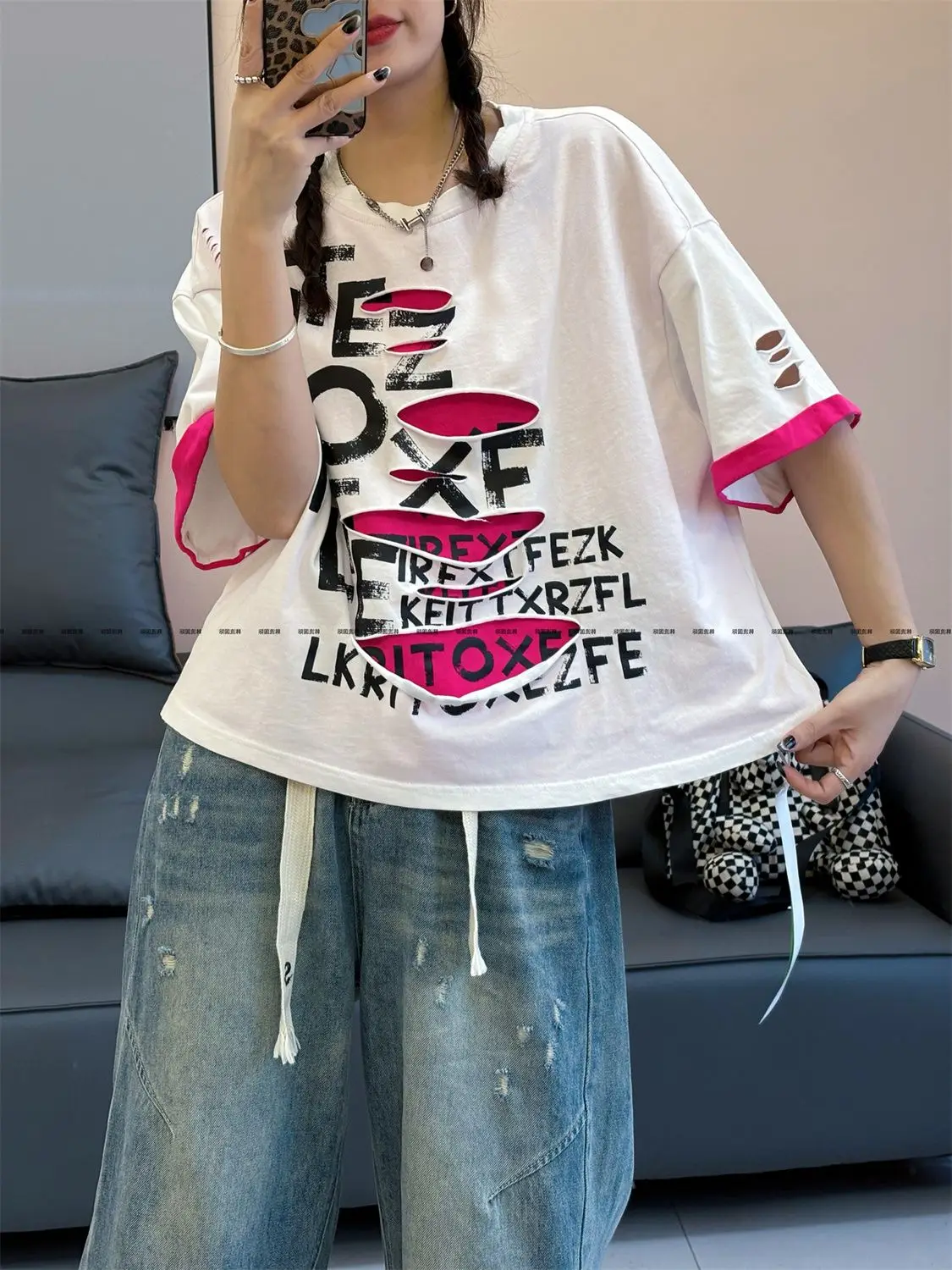 Lettre imprimée déchiré à manches courtes T-Shirt femmes été coupe ample couleur bloc haut