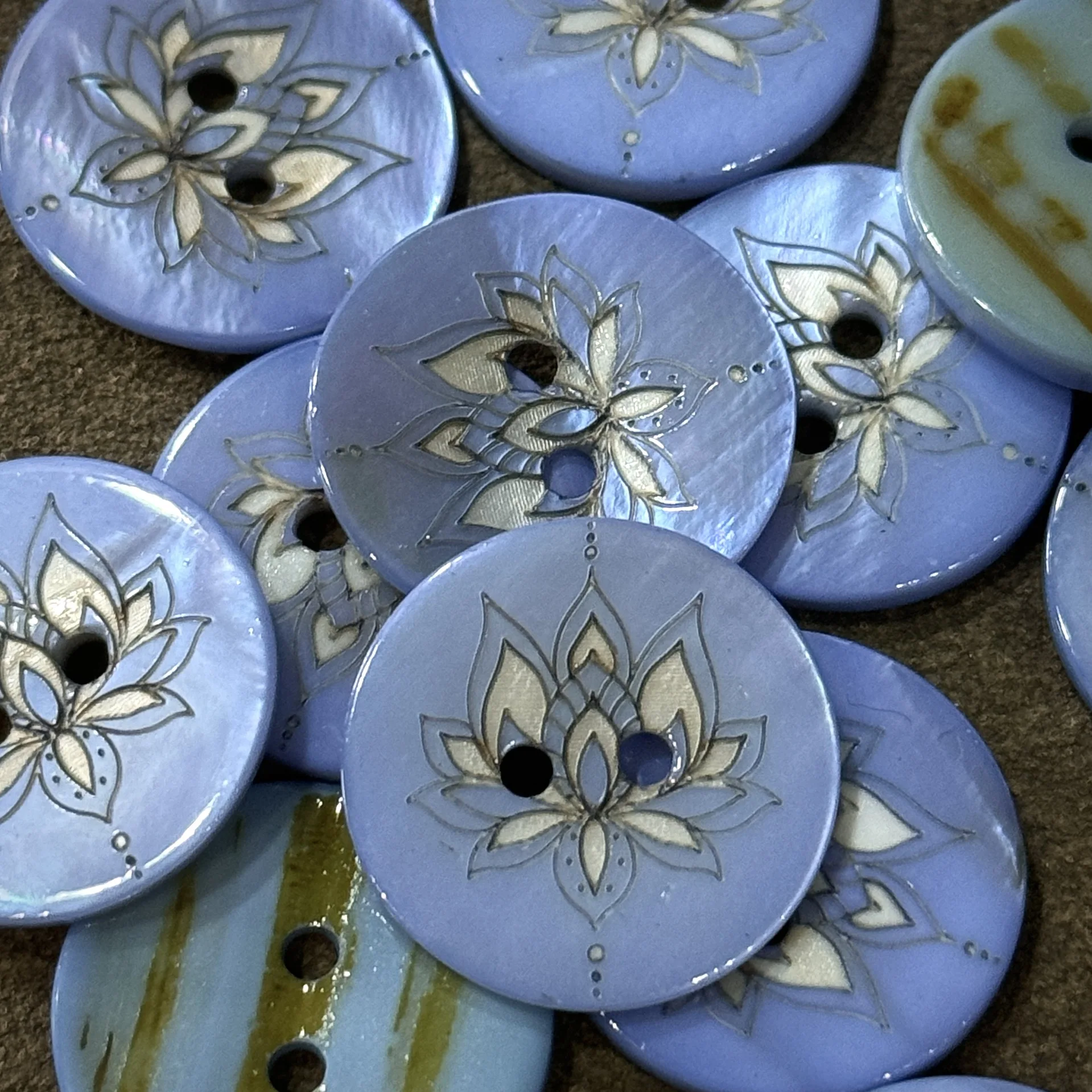20Pcs 20mm Two eyed blue lotus style natural shell button jacket linen shirt jacket hand tent small clothes decoration accessory