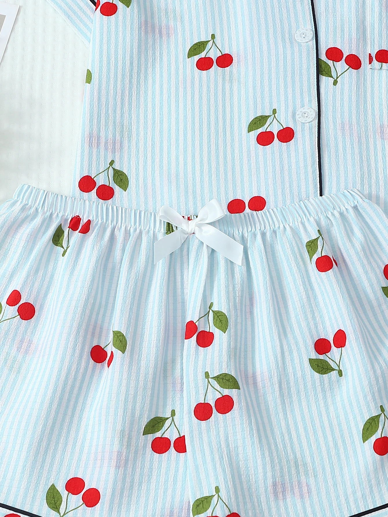 Two-Piece Comfortable Striped Heart-Pattern Lapel Button-Down Short-Sleeve Top with Pockets and Bow-Knot Shorts Spring/Summer Women's Pajamas Loungewear Set Suitable for Home Use