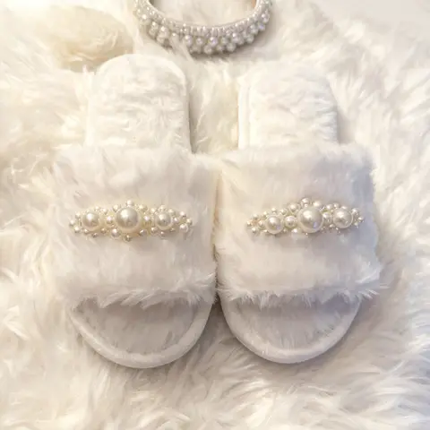 Fluffy Pearl Slippers for Birthday Christmas Hen Party Bride-to-Be Wedding Prep Gift Bachelorette Party Supplies Decoration Gift