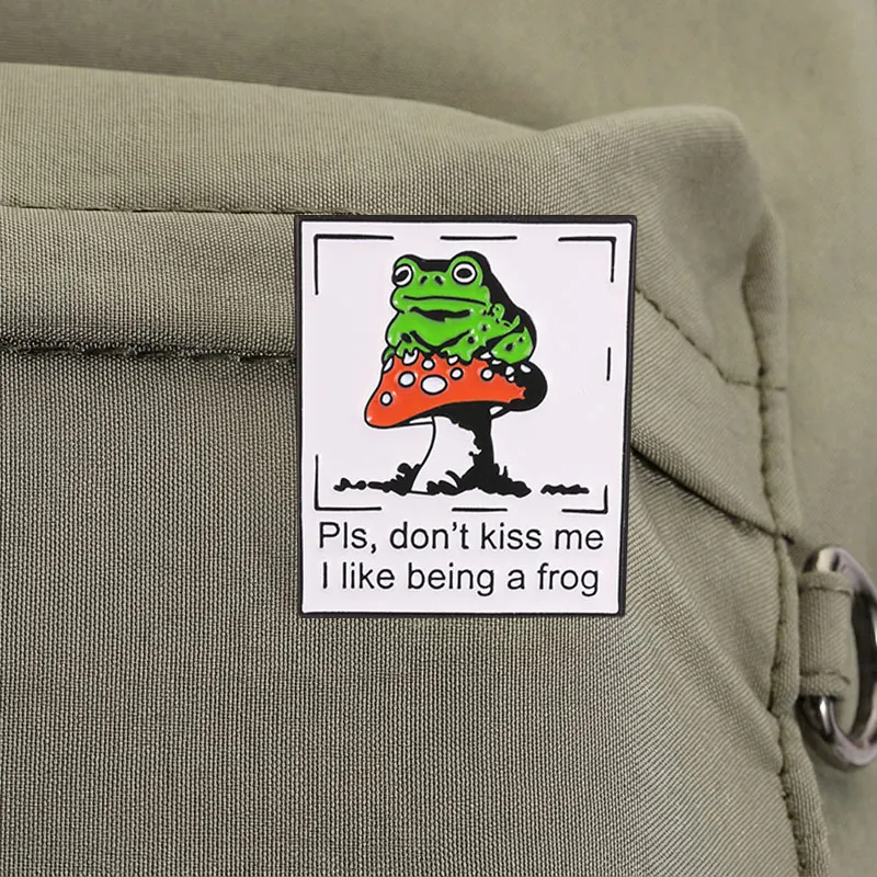 Lustiges Frosch-Pilz-Emaille-Abzeichen „Bitte, küsse mich nicht“ – Witziger Amphibien-Pin aus Legierung, Brosche für Revers, Rucksack, Schmuckgeschenk – Detail 2