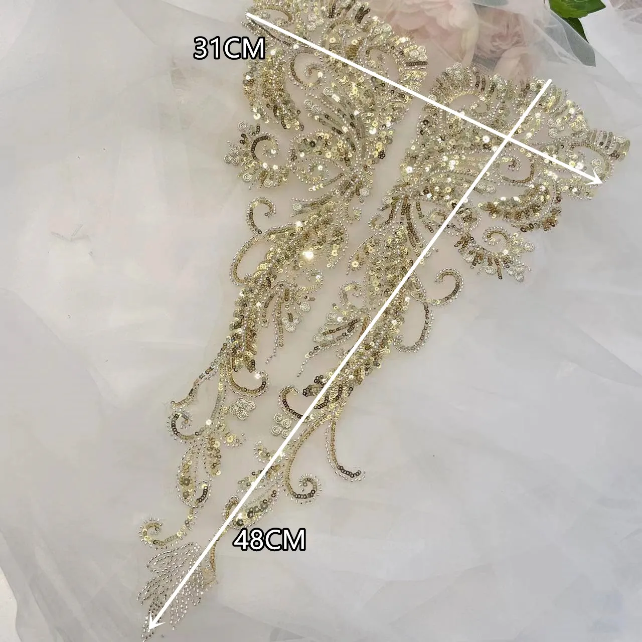 Große Vorder- und Rückseite mit Perlen verzierte Spitzenapplikation, Gold, glänzende Öffnung, Tüllstickerei, DIY-Hochzeitskleid, Kinderbekleidung, Nähen – Detail 5
