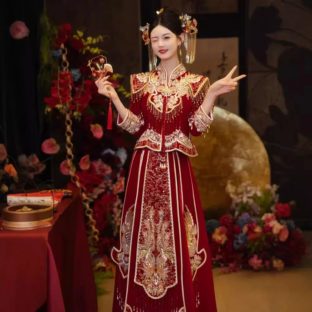 

Китайское традиционное свадебное платье XiuheСвадебное платье со шлейфом и шалью исходящей церемонии Индонезийское свадебное платье в китайском стиле