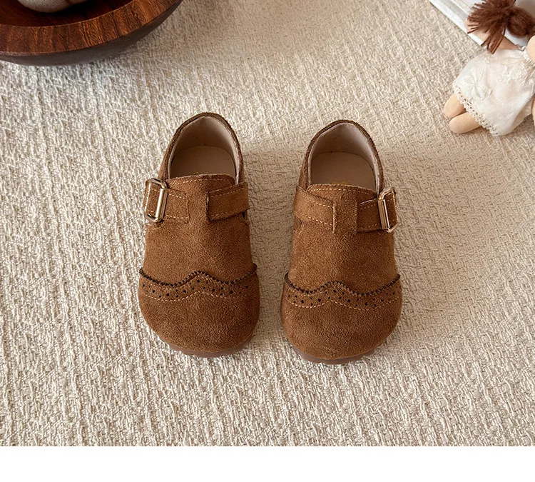 2026 Neue Freizeitschuhe für Jungen und Mädchen, modische Kinderschuhe mit Schnalle, runder Zehenpartie, im britischen Stil, Loafer, Unisex-Schuhe für Kinder, Baby-Laufschuhe – Detail 12