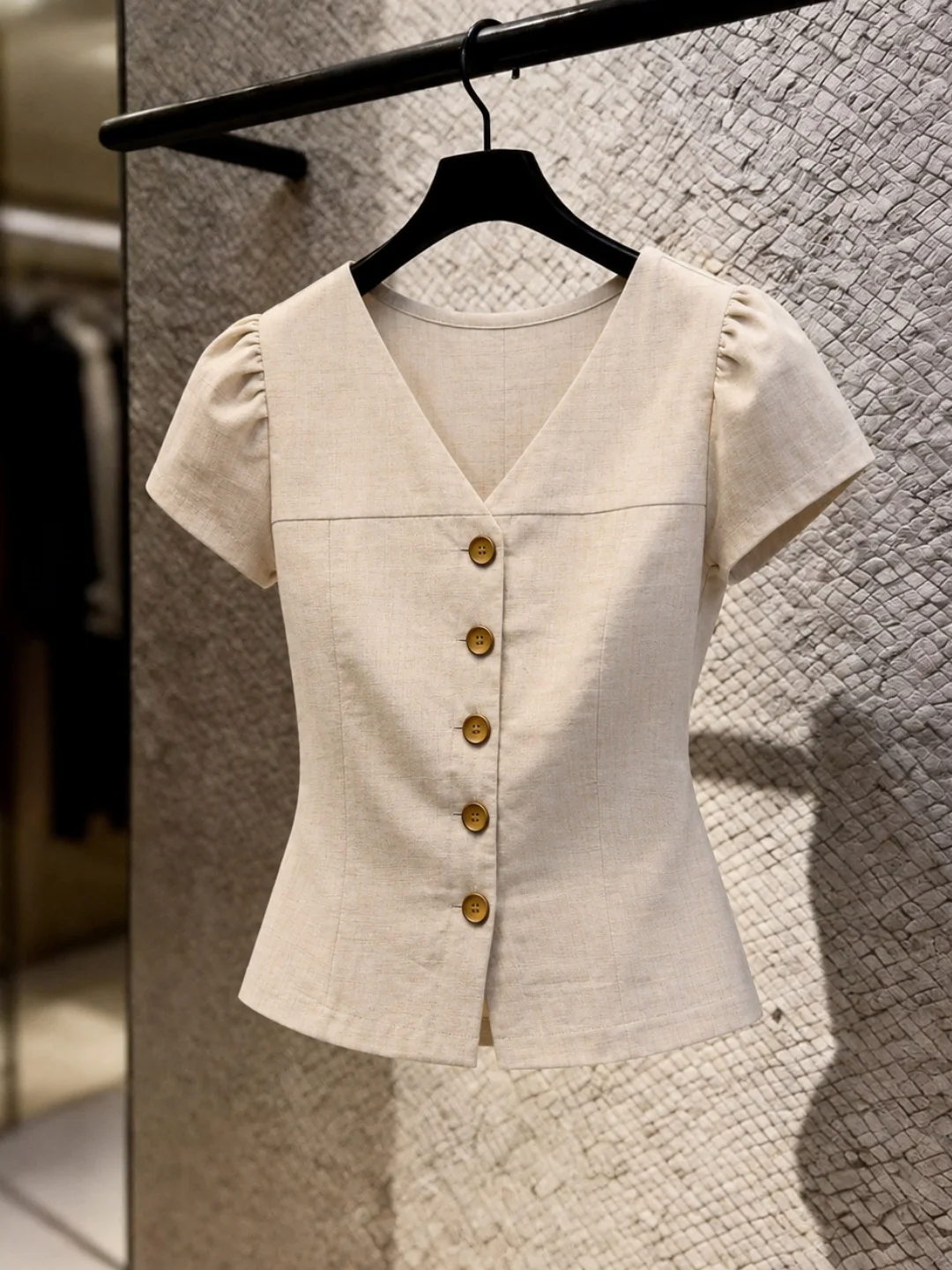 

Women's V-Neck Single-Button Shirt Summer New Commuter Style Versatile Sun Protection Top Fashionable Straight Cut Short Sleeve