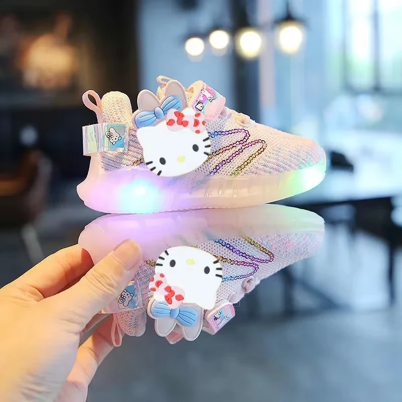 

Детская нескользящая спортивная обувь с мягкой подсветкой Sanrio «Hello Kitty» для мальчиков и девочек, студенческие кроссовки для бега, повседневная обувь со светодиодной подсветкой