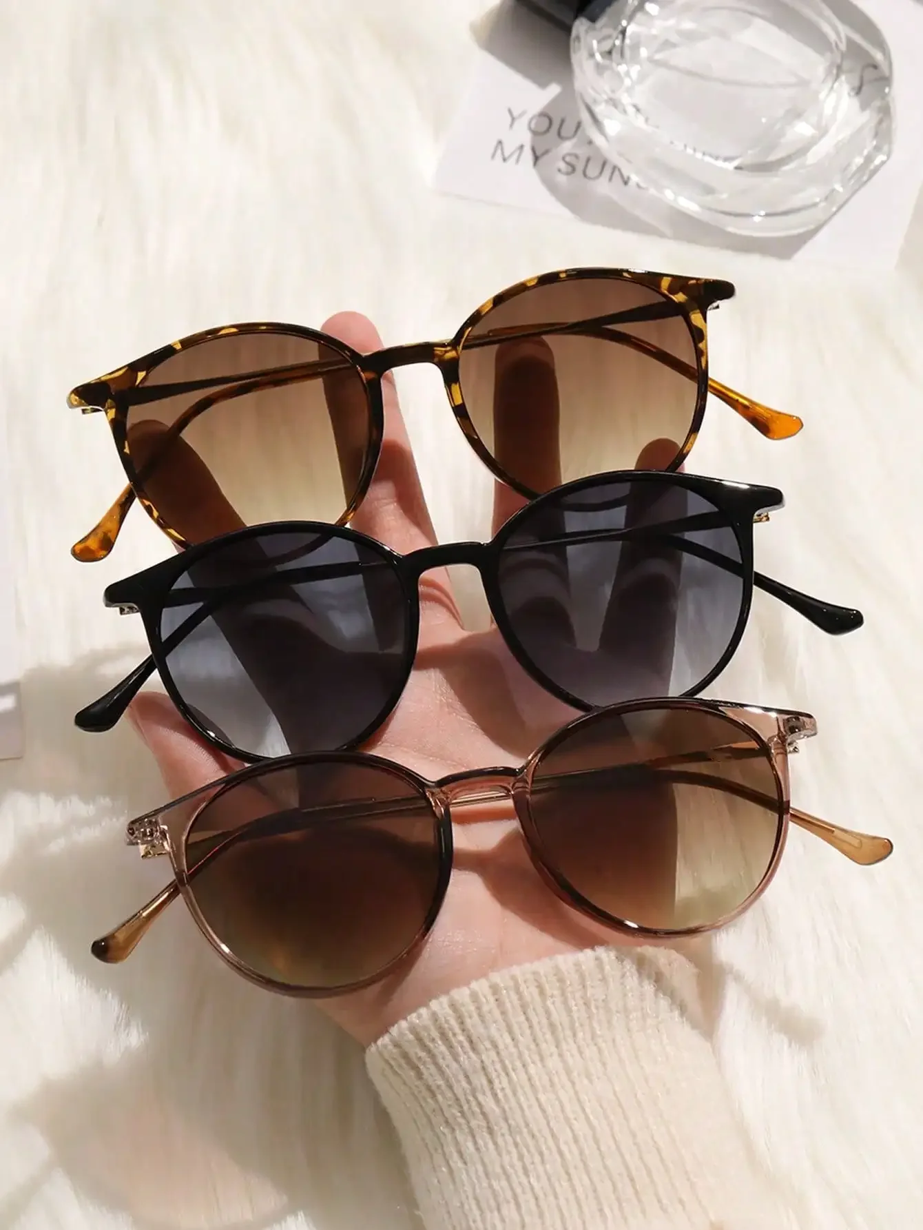 

1 Pair Women's Casual Plastic Leopard Print Round Glasses, Suitable For Tropical Beach Vacation, A Beach Accessory For Women, Can Be Matched With Sweaters, Jeans, Sweatpants, Hoodies, Jackets, Dresses