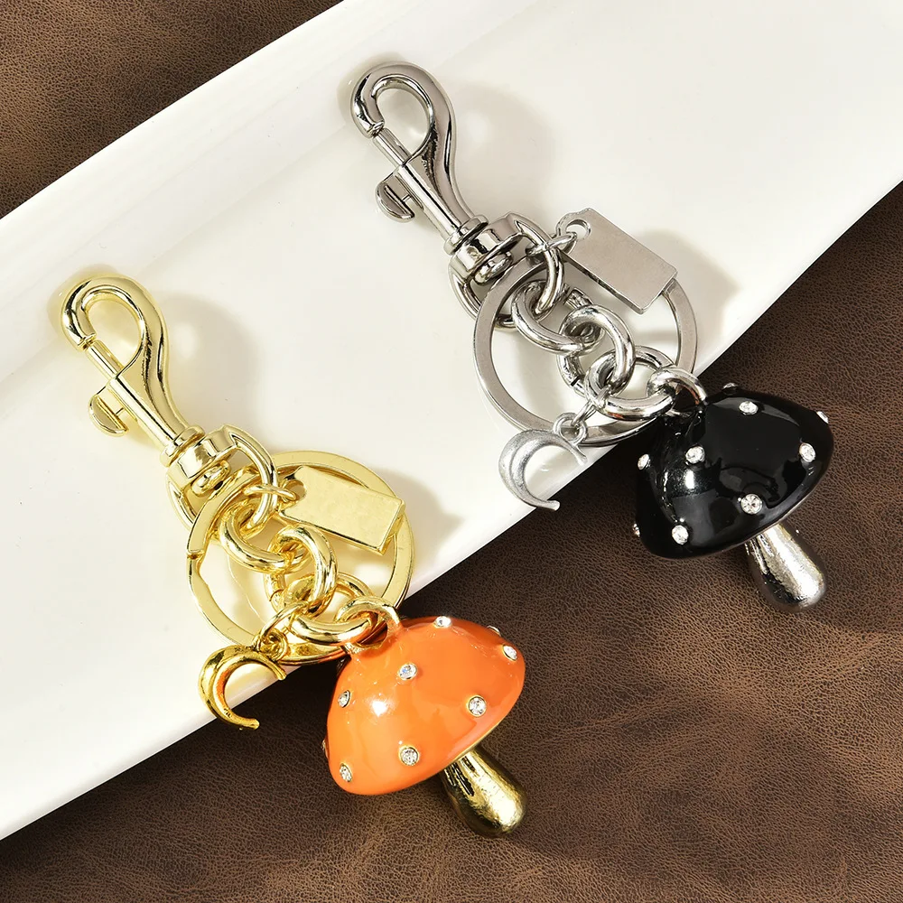 Fashion High-end Rhinestone Black Mushroom Plant Keychain Summer Star Moon Metal Pendant Orange Mushroom Shape Bag Keychain Gift