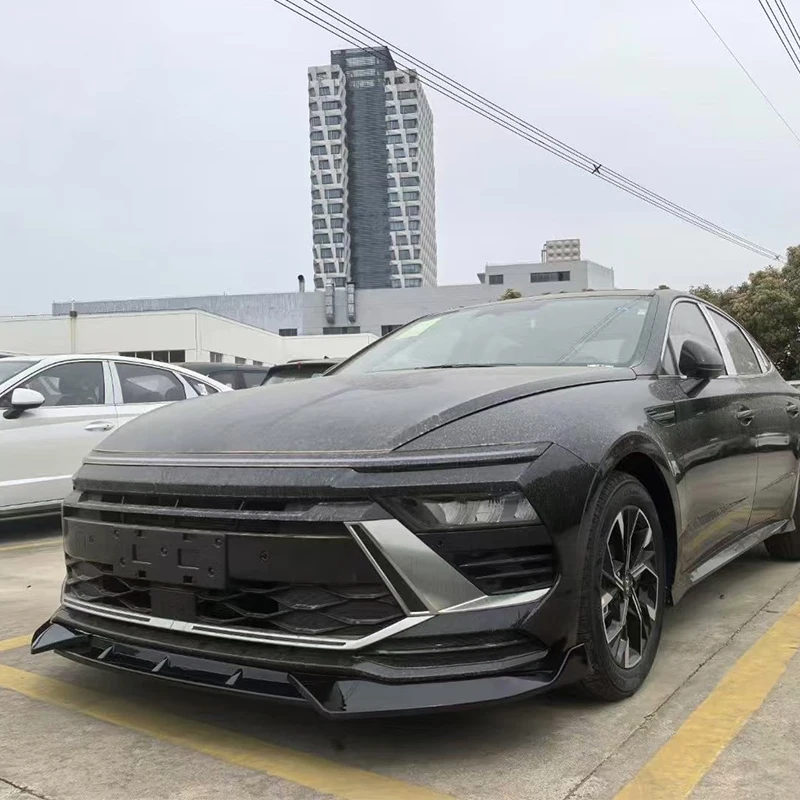 سبويلر أمامي ثلاثي المراحل لسيارة Hyundai Sonata DN8 2024 2025 مع نوع سبليت من ألياف الكربون السوداء اللامعة