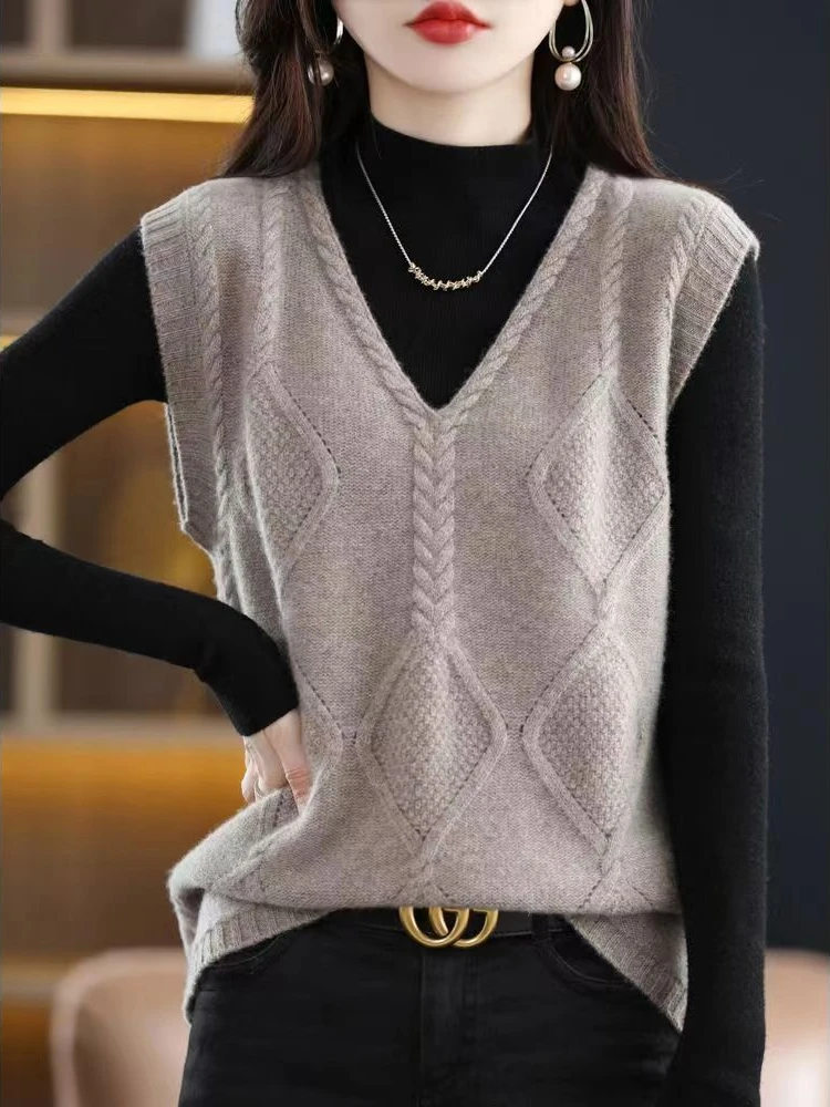 Sweater Vest Women Loose V-neck Mature Temper Soft Vintage Office Lady All-match Autumn knitwear Desgined Korean Fashion Elegant