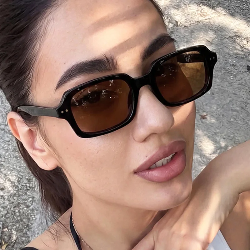

2026 Retro Square Frame Sunglasses Fashion Street Style Eyewear UV400 Comfortable Shades For Outdoor Sports Driving Travel