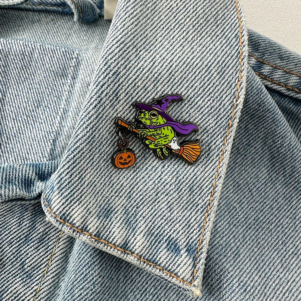 Halloween Frog Witch Enamel Brooch Broom Pumpkin Ghost Pendant Badge Backpack Hat Holiday Accessories Party Gift