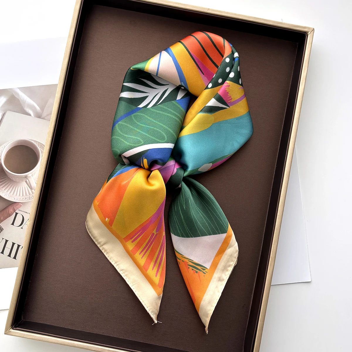 Luxuriöses Design Quadratischer Schal für Damen Blumendruck Saisonale Dekorative Halstuch Hijab Foulard Stirnband Bandana Schals – Detail 4