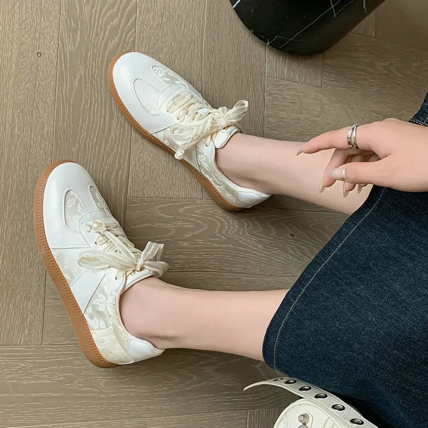 QUTAA 2024 Women Sneakers Spring Autumn Splicing Genuine Leather String Bead Lace-Up Casual Working Shoes Woman New Size 35-40