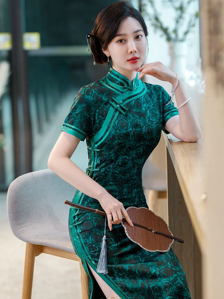 

Elegant Summer Slim Silk Green Cheongsam Catwalk Banquet Fashion Retro Luxury Qipao Chinese Style Evening Dress for Women