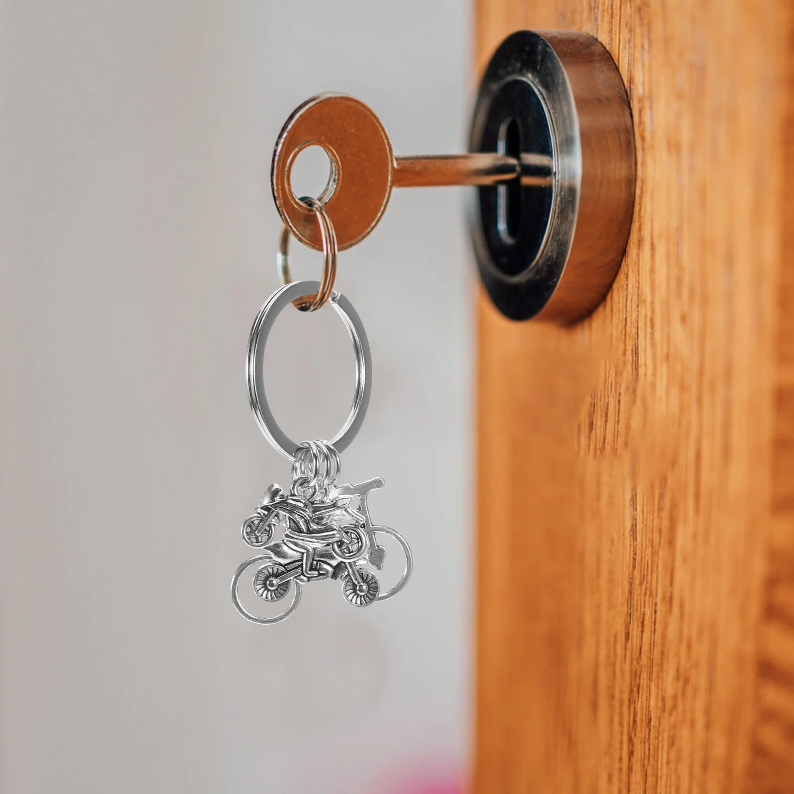 2 قطعة سلسلة المفاتيح المعدنية قلادة دراجة نارية سحر للدراجات الإبحار سيارة الرياضة مروحة اكسسوارات سبيكة حلقة رئيسية حامل الروحي #3