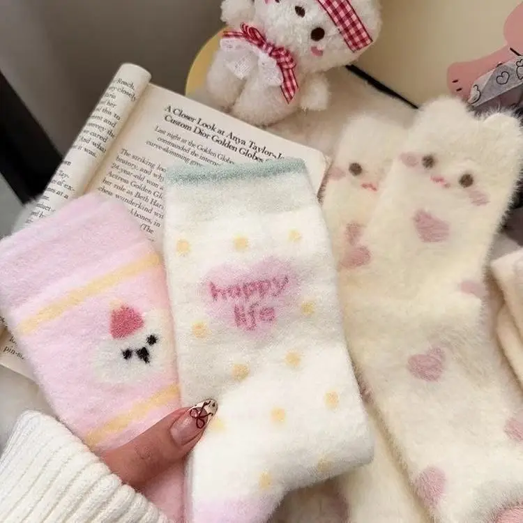 4 Paar Socken in zufälligen Farben, Cartoon Pink Serie, Verdickte Winter-Warmsocken, Schlafsocken für Zuhause, Niedliche Plüschsocken für Mädchen für Herbst und Winter – Detail 5