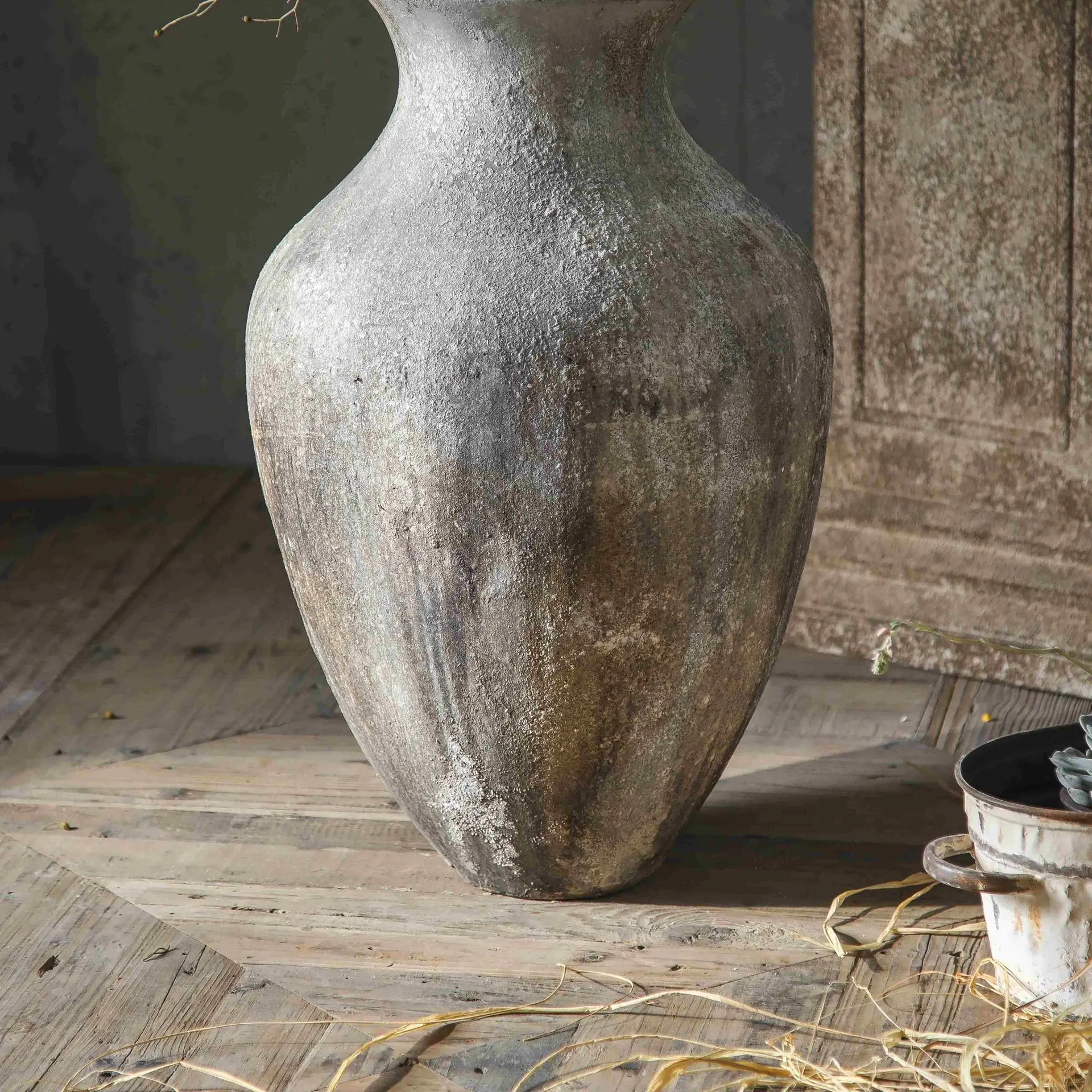 Retro wrought iron vase, balcony garden garden flower arrangement, holiday decorative flower pot wholesale